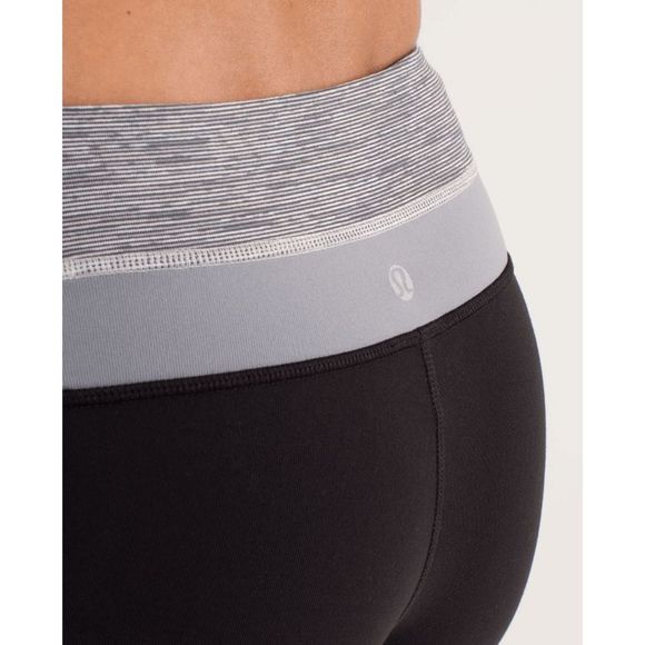 Lululemon Groove Crop Black  / Wee Are From Space Coal Fossil / Fossil Size 4 - Picture 2 of 10